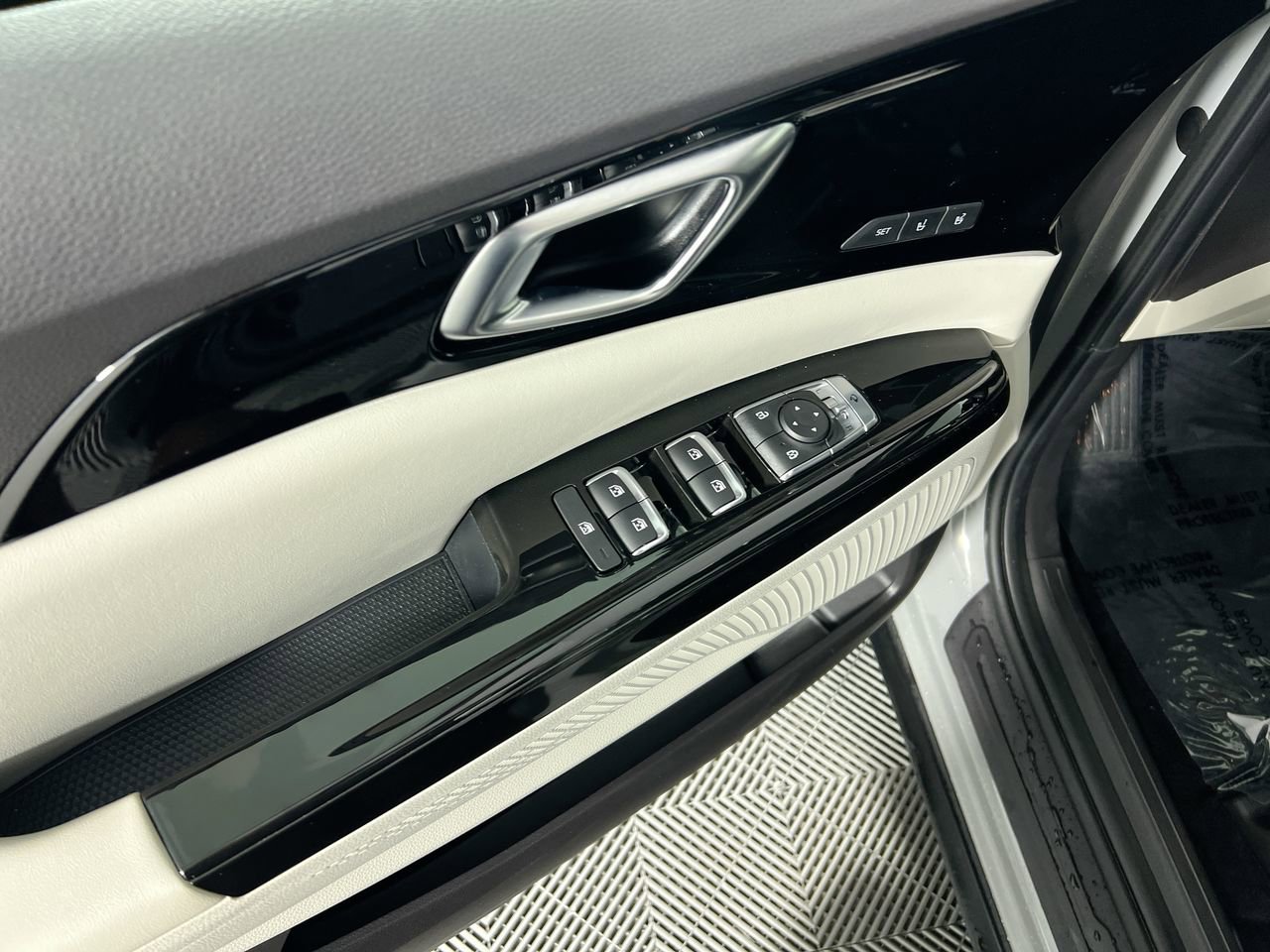 Used 2023 Kia Carnival SX Prestige FWD image 15
