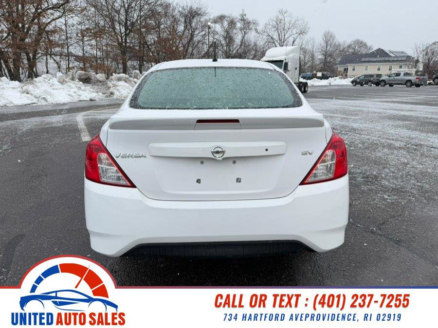 Used 2017 Nissan Versa SV image 4