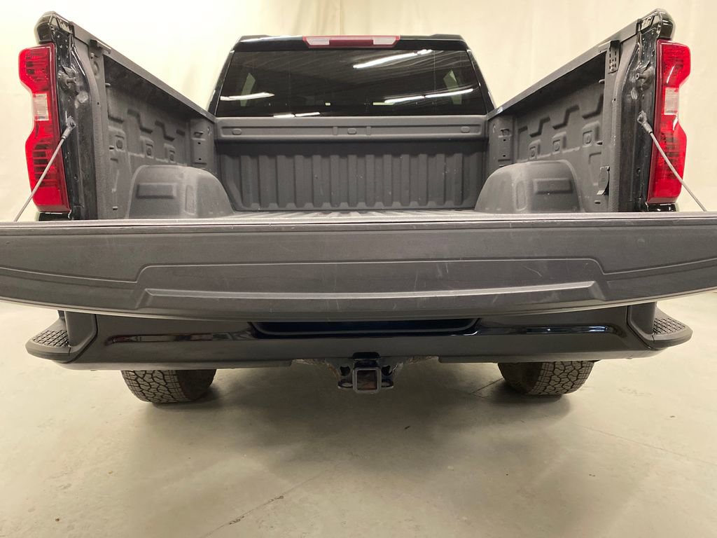 Used 2023 Chevrolet Silverado 1500 Custom image 8