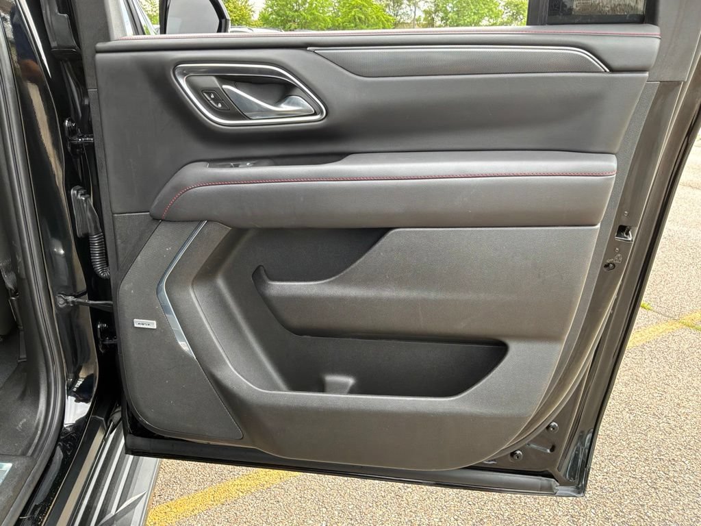 Used 2023 Chevrolet Suburban RST AWD/4WD image 32