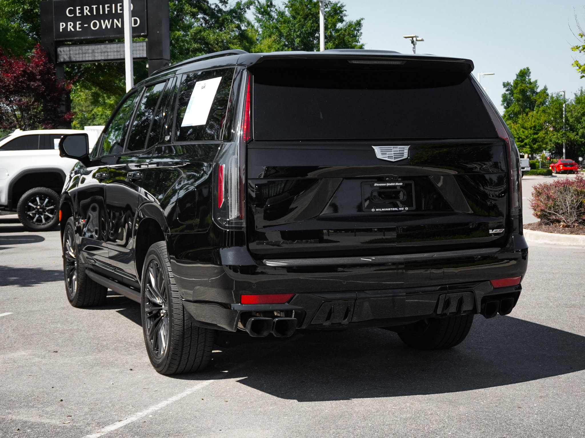 Used 2023 Cadillac Escalade V w/ LPO, ONYX Package AWD/4WD image 8