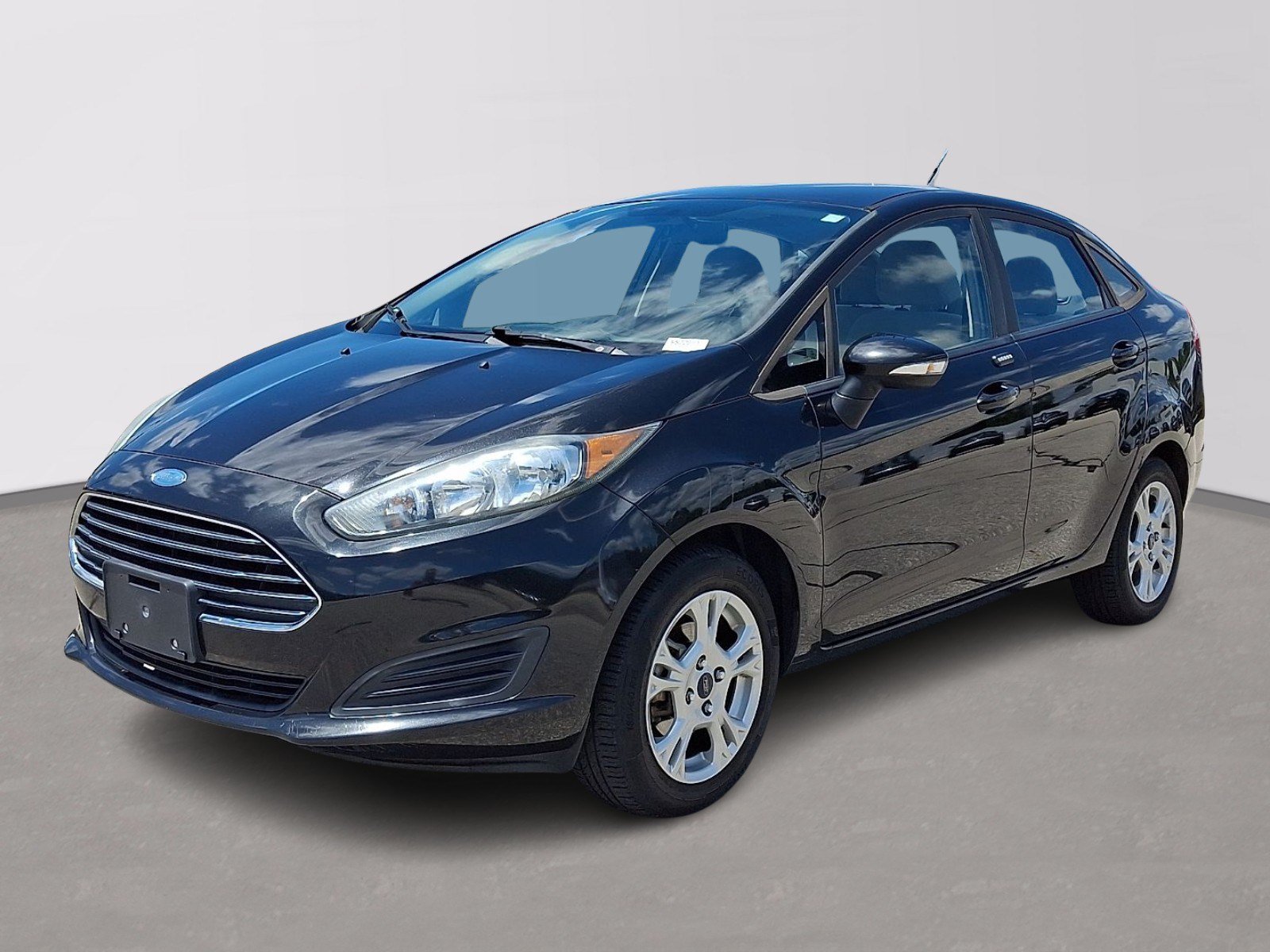 Used 2015 Ford Fiesta SE FWD image 3