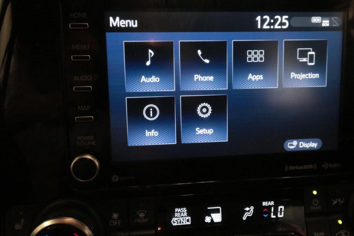 Used 2022 Toyota Highlander XSE FWD image 21
