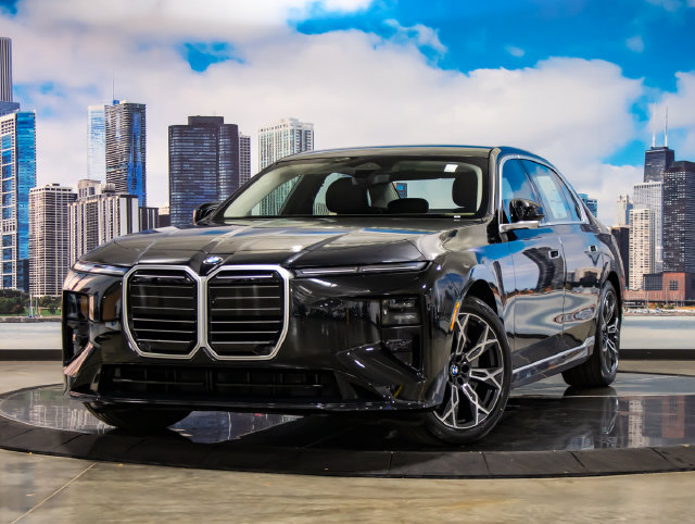 Used 2027 BMW 740i xDrive AWD/4WD image 2