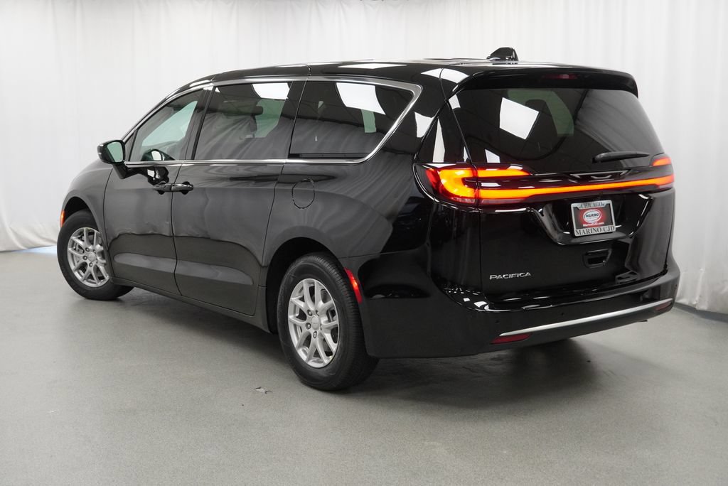 New 2027 Chrysler Pacifica Select FWD image 13