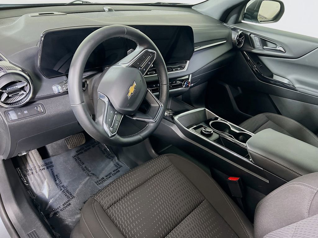 Used 2026 Chevrolet Equinox LT FWD image 9