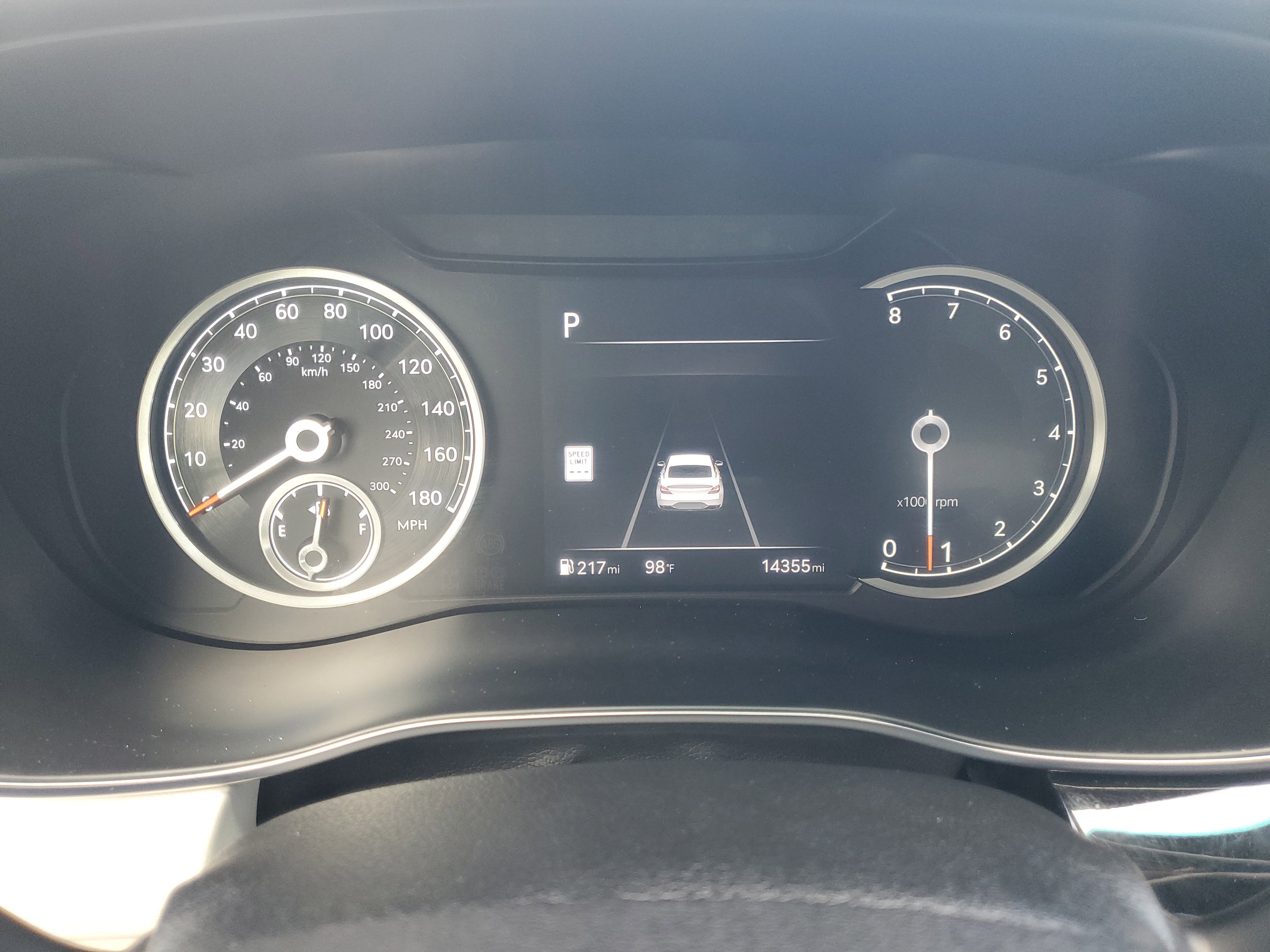 Used 2025 Genesis G70 2.5T image 28