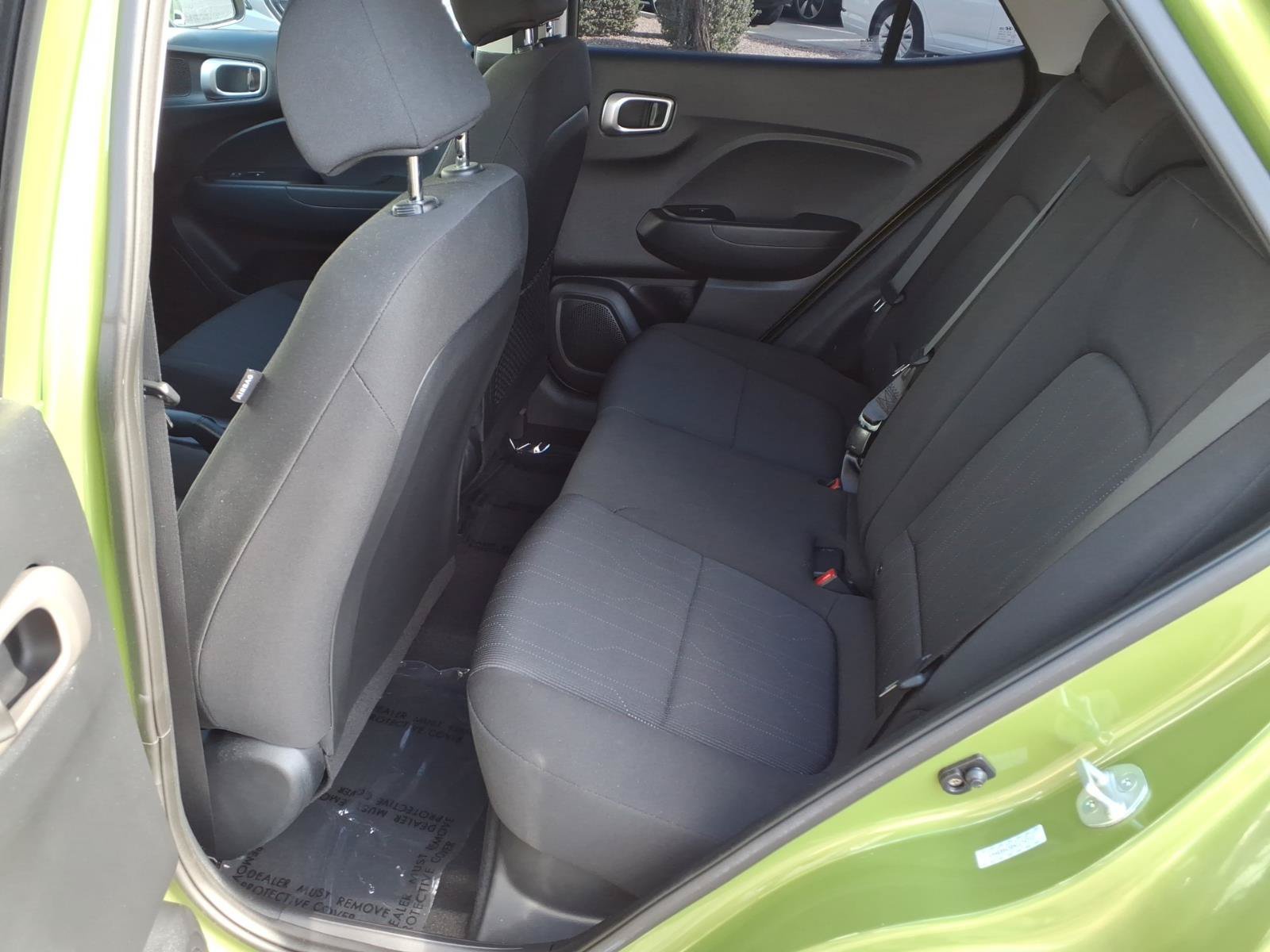 Used 2022 Hyundai Venue SE FWD image 18