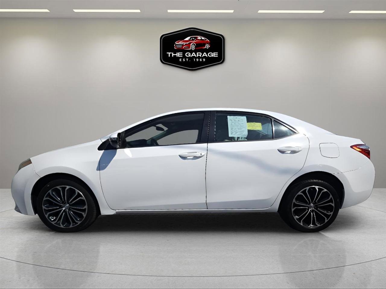 Used 2015 Toyota Corolla S FWD image 3