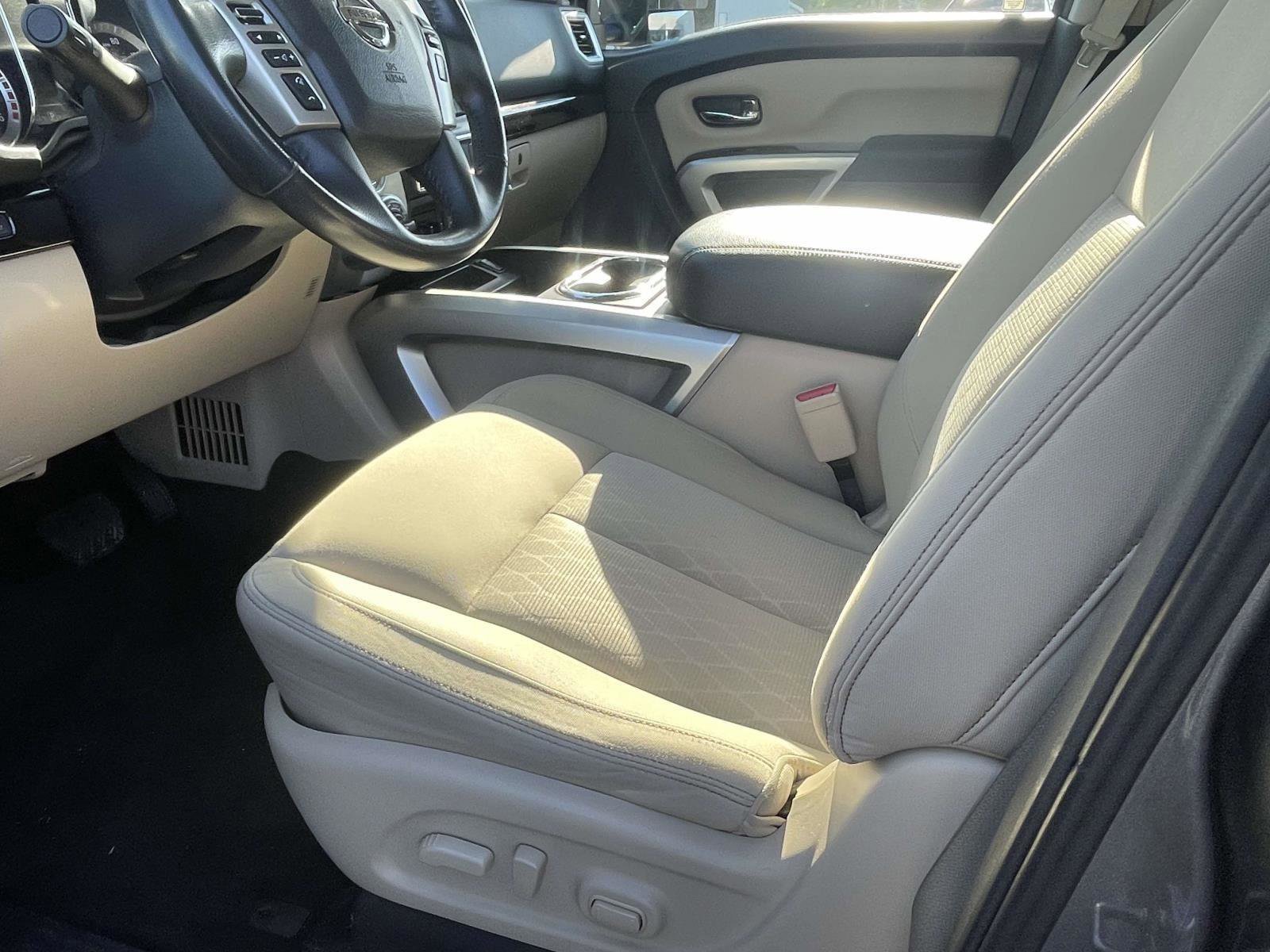 Used 2016 Nissan Titan SV image 7