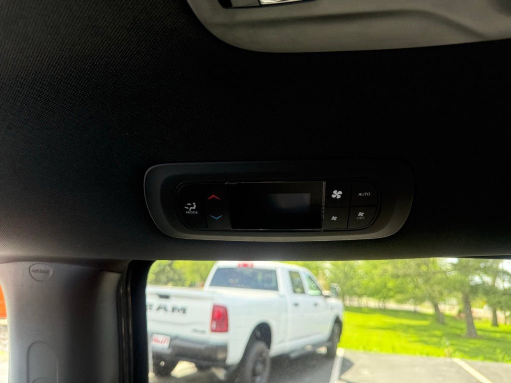 New 2027 Chrysler Pacifica Select FWD image 43