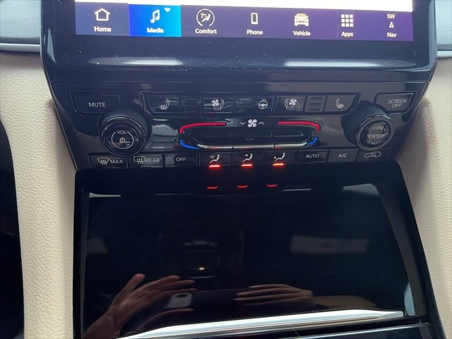 Used 2024 Jeep Grand Cherokee L Limited w/ Luxury Tech Group II image 23