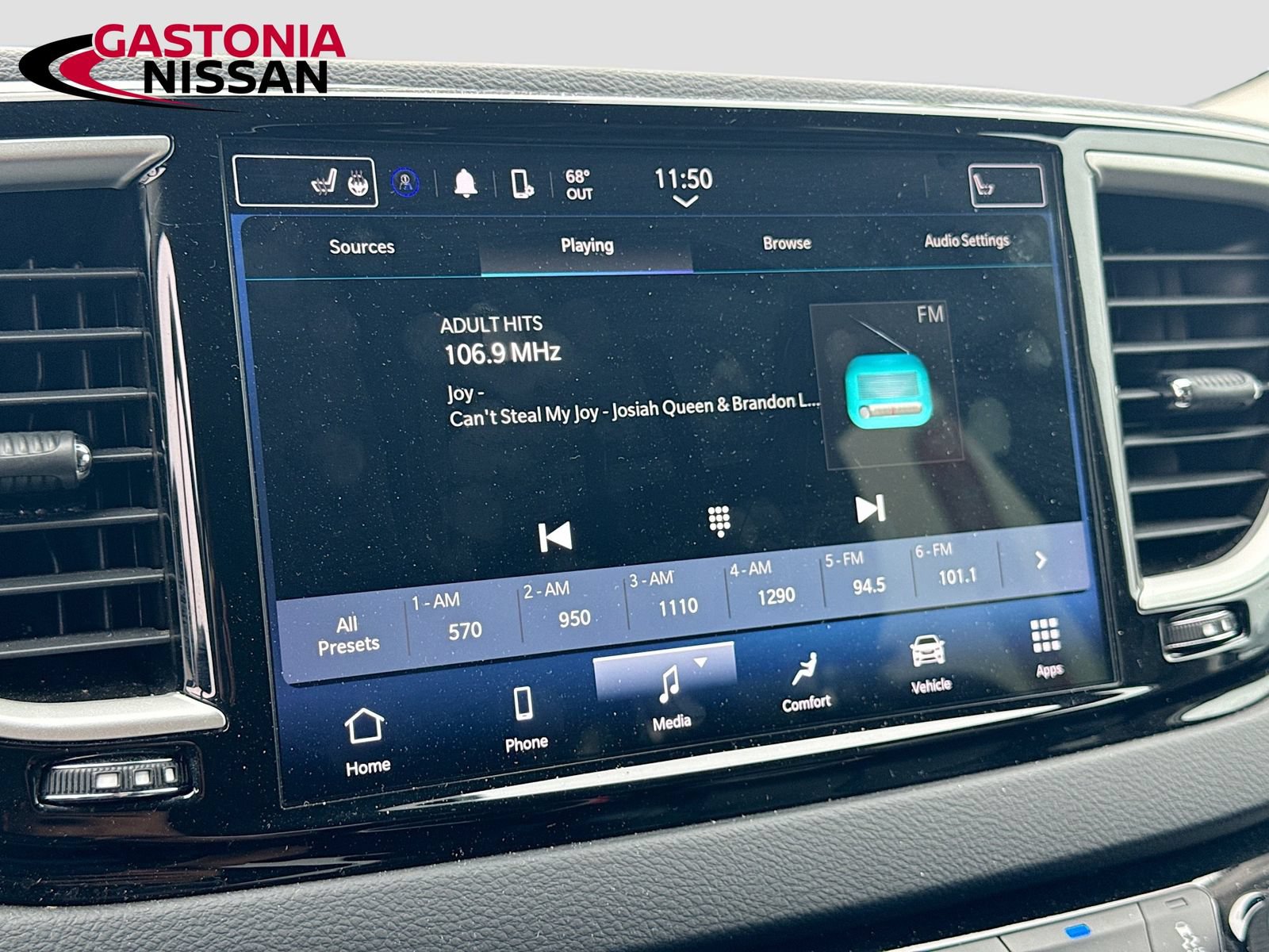 Used 2023 Chrysler Pacifica Touring-L FWD image 18