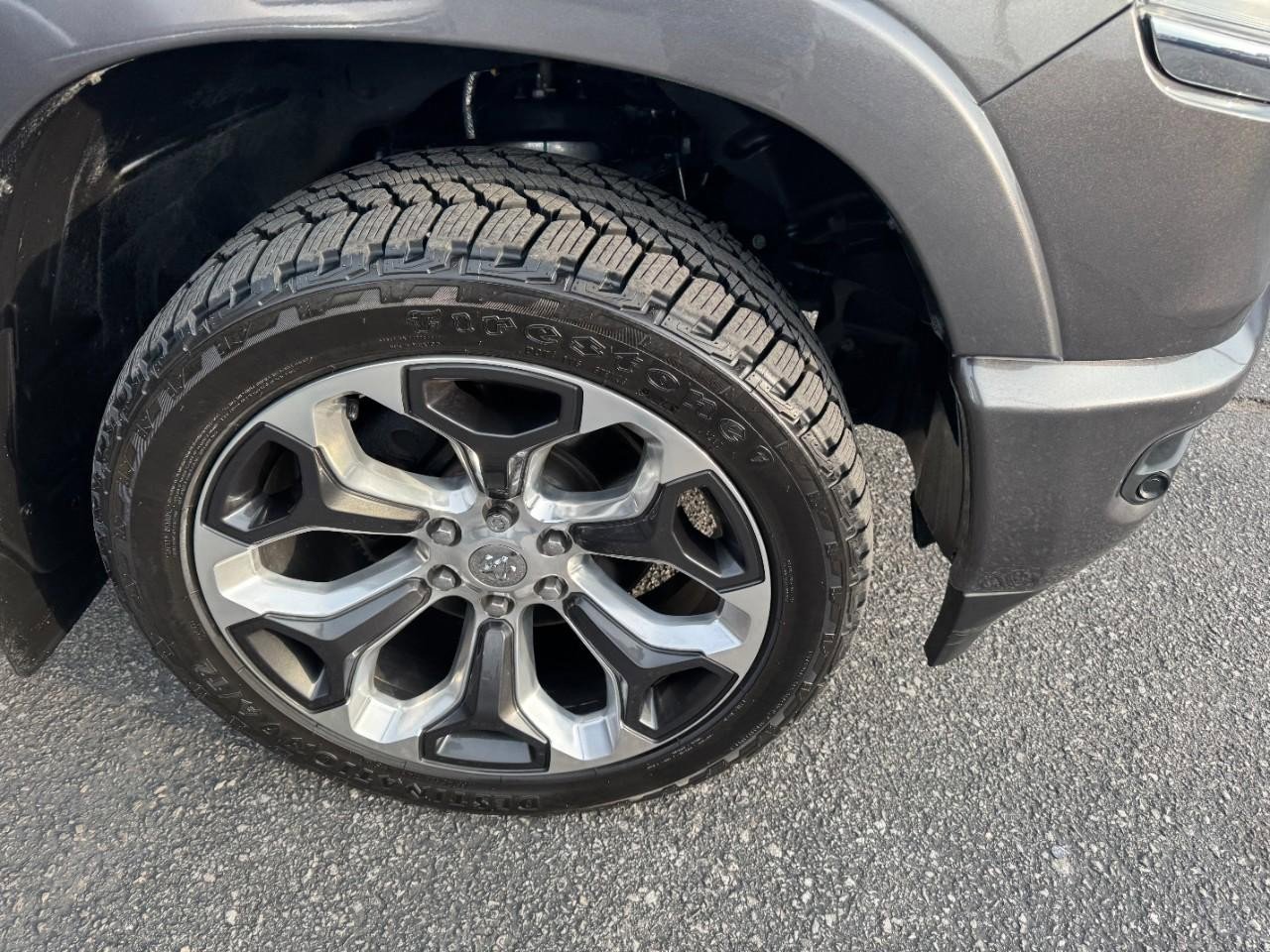 Used 2022 RAM 1500 Limited w/ Body Color Bumper Group image 4