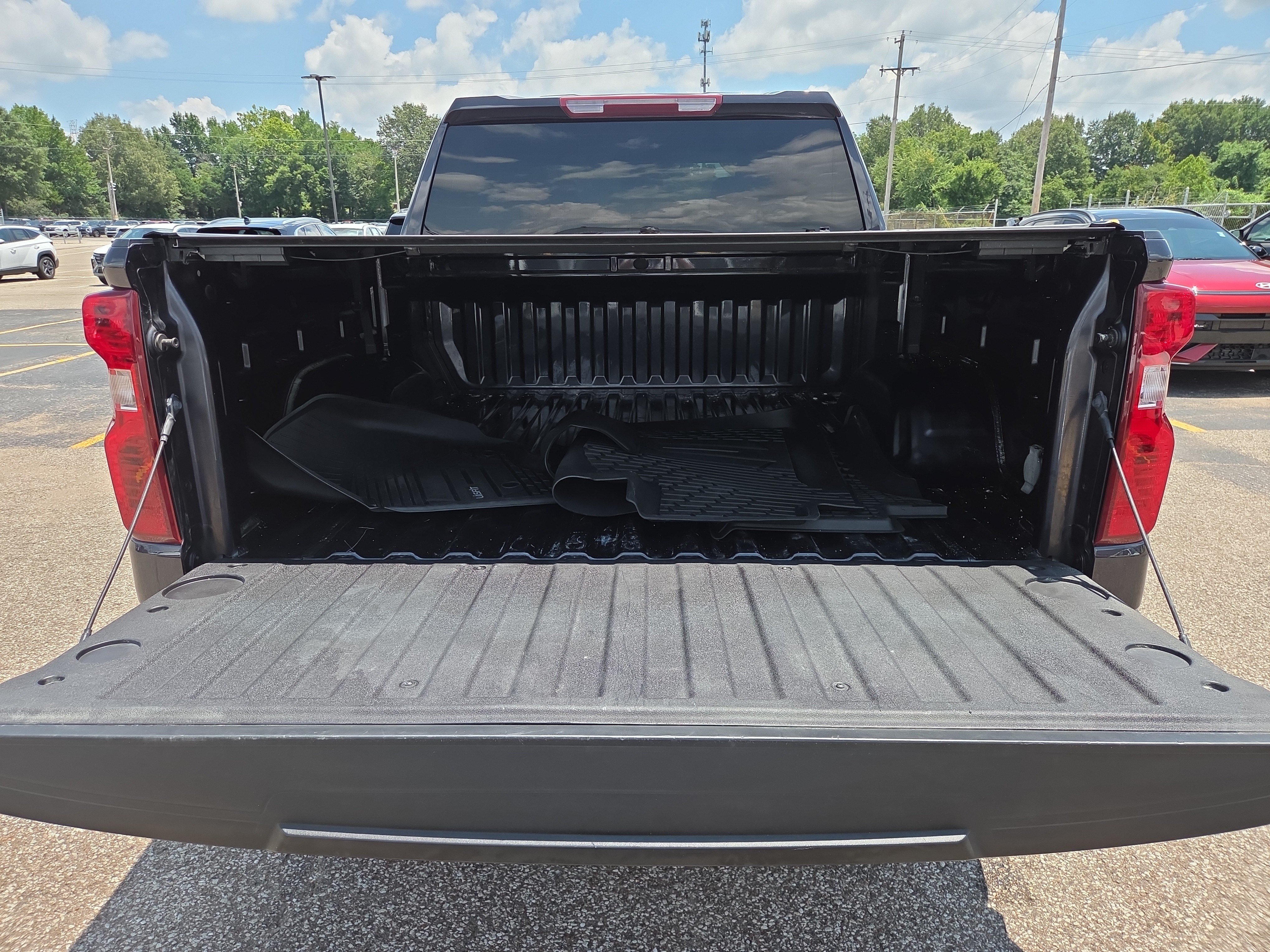 Used 2022 Chevrolet Silverado 1500 Custom Trail Boss w/ LPO, Dark Essentials Package AWD/4WD image 9