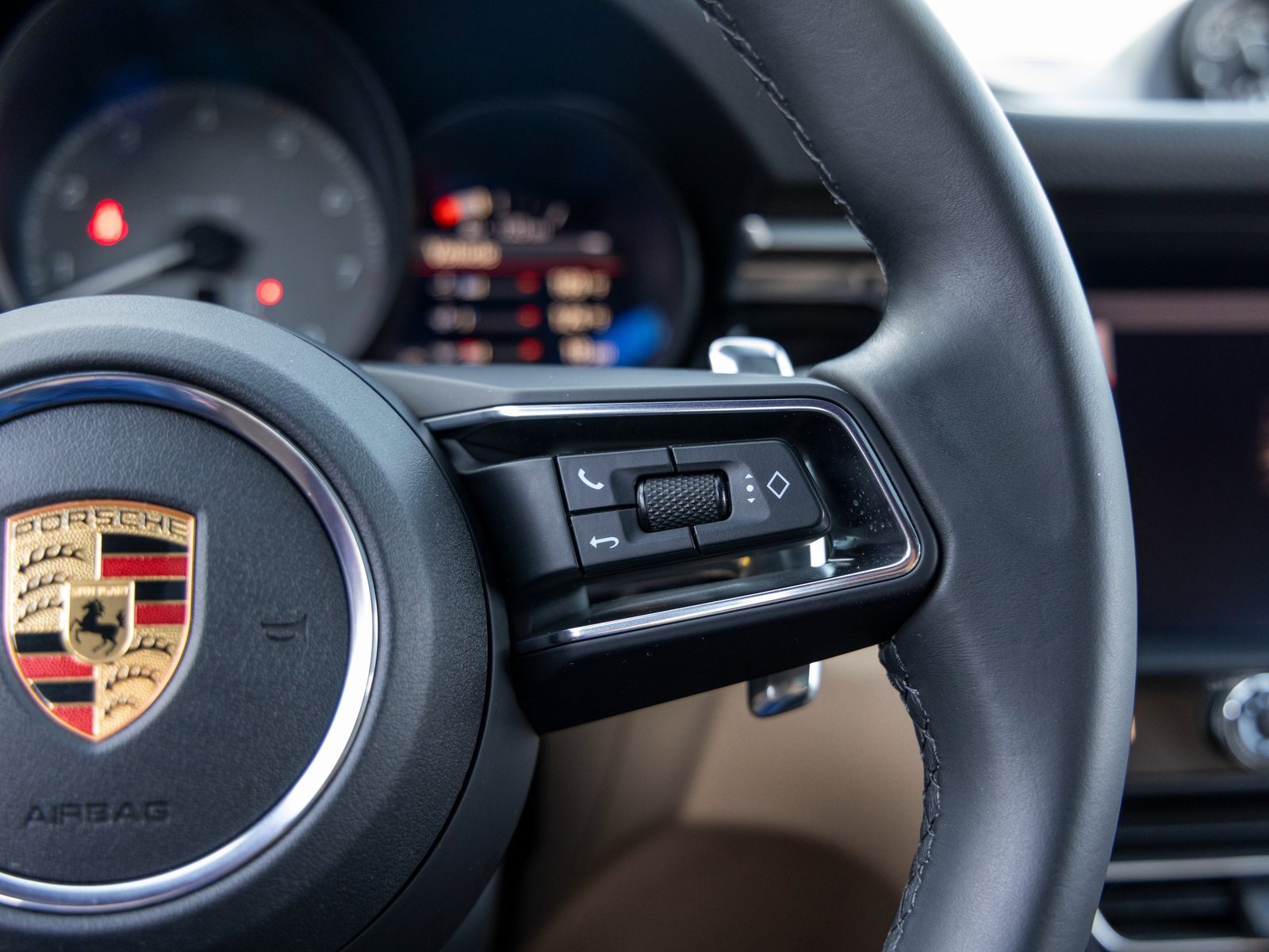 Certified 2023 Porsche Macan S image 32