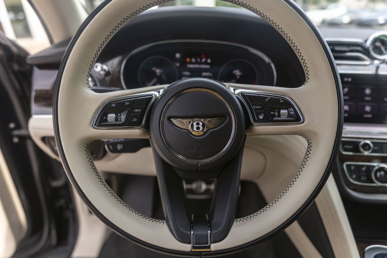 Used 2021 Bentley Bentayga AWD/4WD image 27