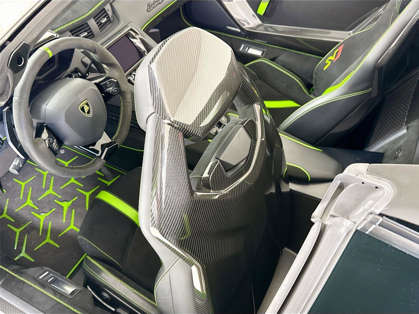 Used 2021 Lamborghini Aventador SVJ image 16