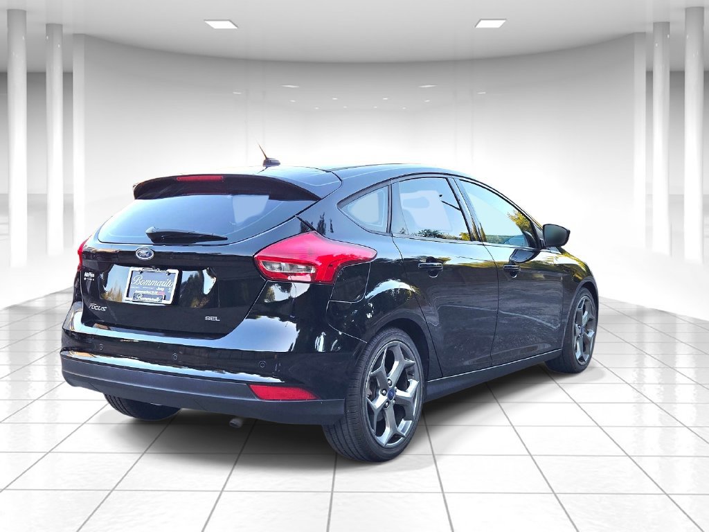 Used 2018 Ford Focus SEL w/ Cold Weather Package FWD image 3