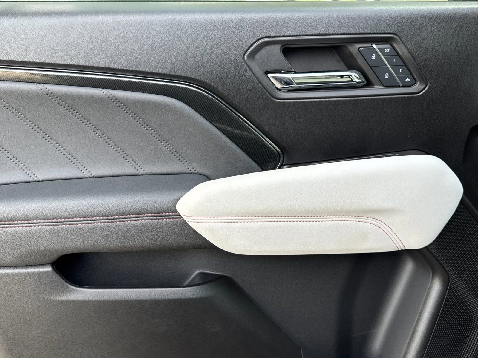 New 2024 GMC Canyon AT4X w/ AT4X AEV Edition image 10