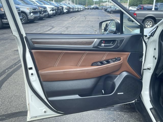 Used 2017 Subaru Outback 3.6R Touring w/ Popular Package #5A AWD/4WD image 23