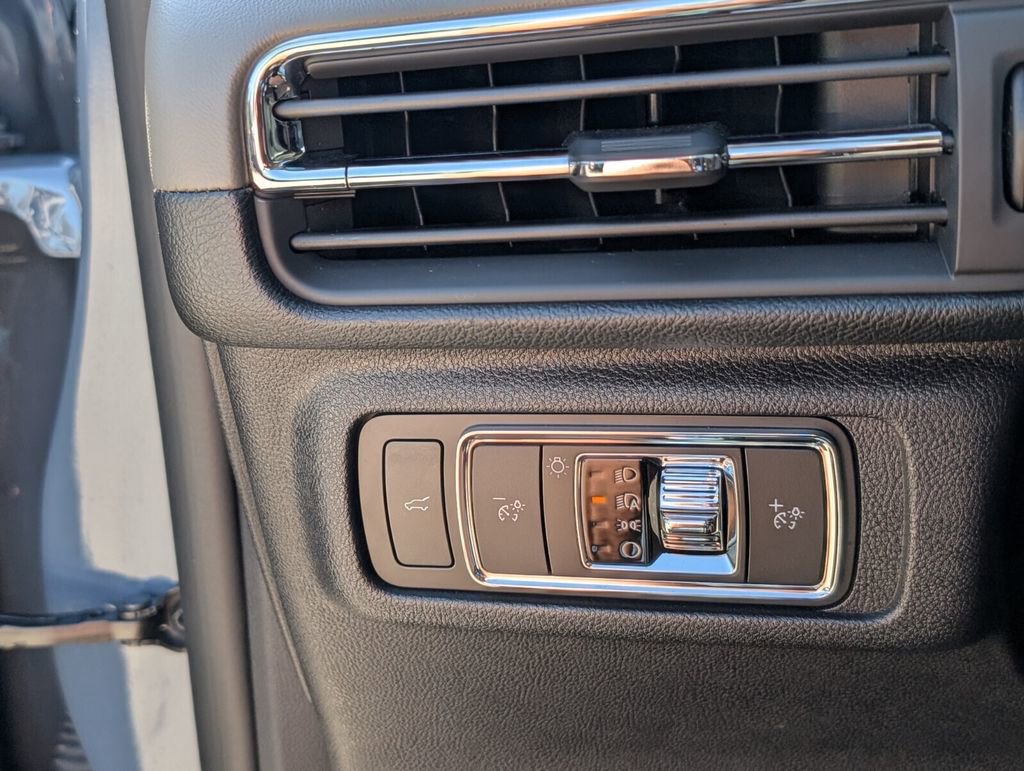 Used 2024 Lincoln Corsair FWD image 25