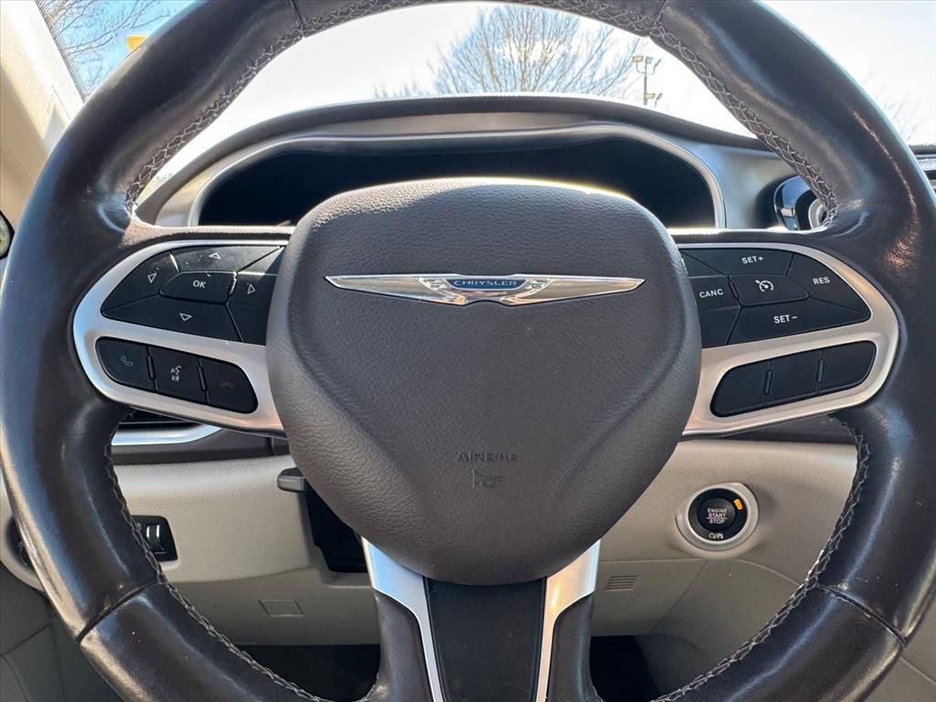 Used 2017 Chrysler Pacifica Touring-L Plus w/ Tire & Wheel Group image 16