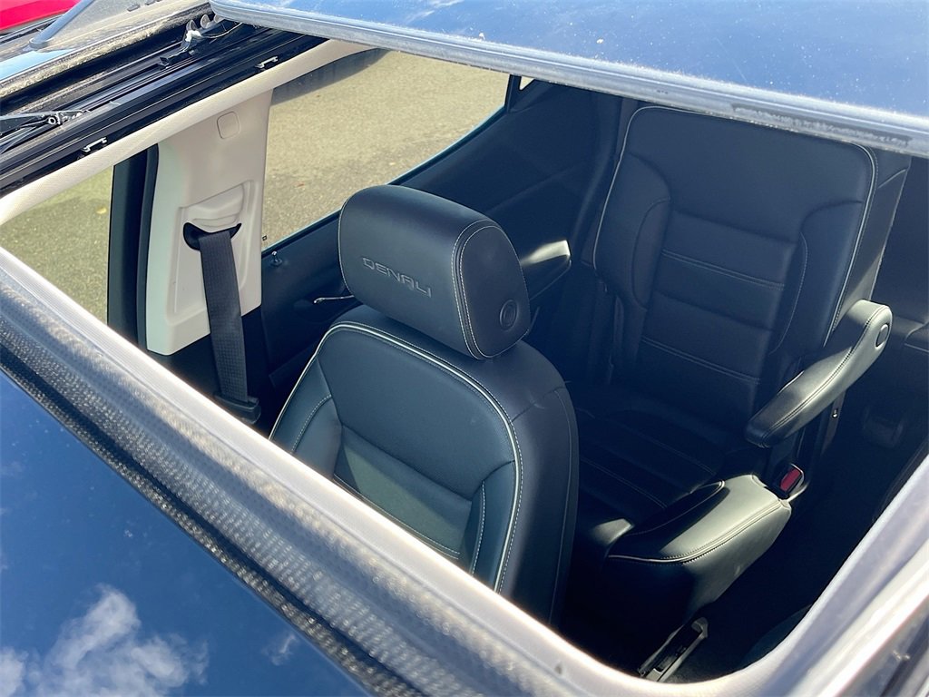 Used 2022 GMC Acadia Denali w/ Denali Ultimate Package image 23