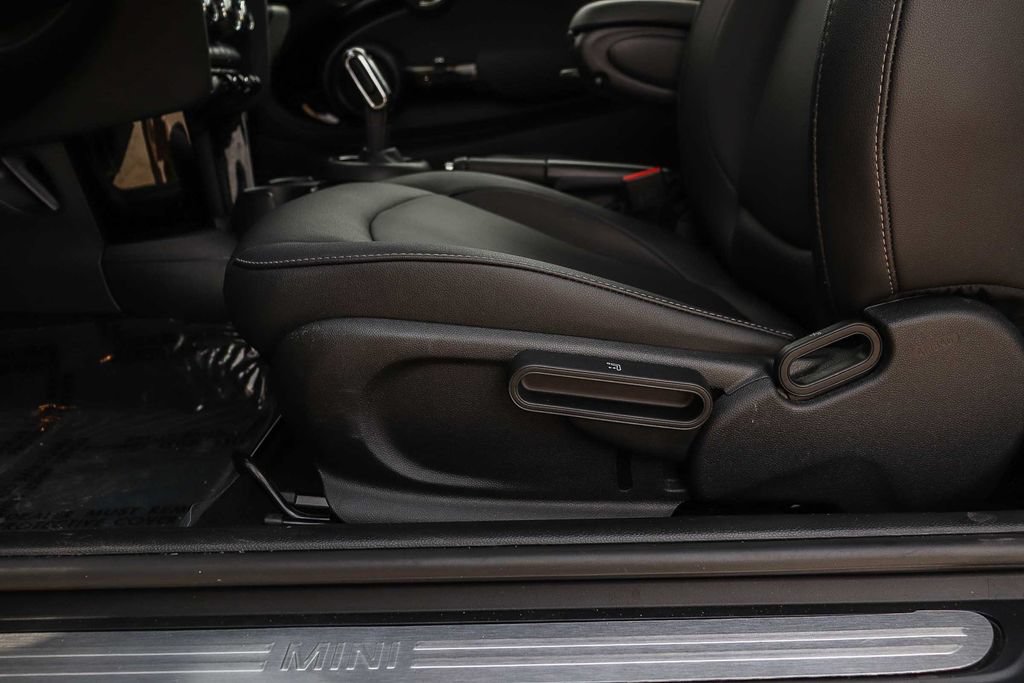 Used 2023 MINI Cooper 2-Door Hardtop FWD image 25