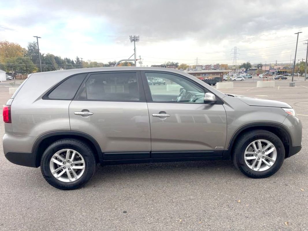 Used 2015 Kia Sorento LX image 8