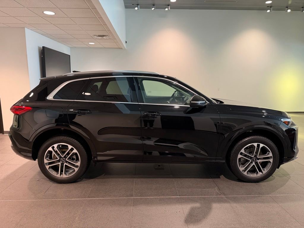 Used 2025 Audi Q5 Premium w/ Convenience Package image 29