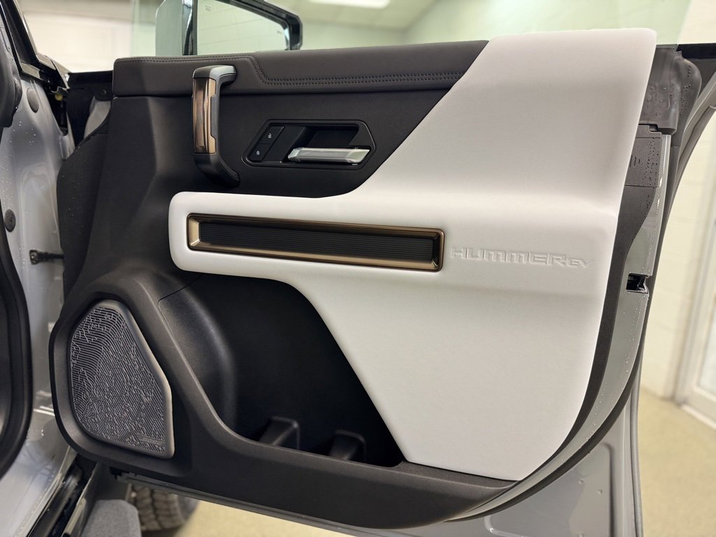 New 2025 GMC Hummer EV 2X w/ LPO, Sport Package image 29