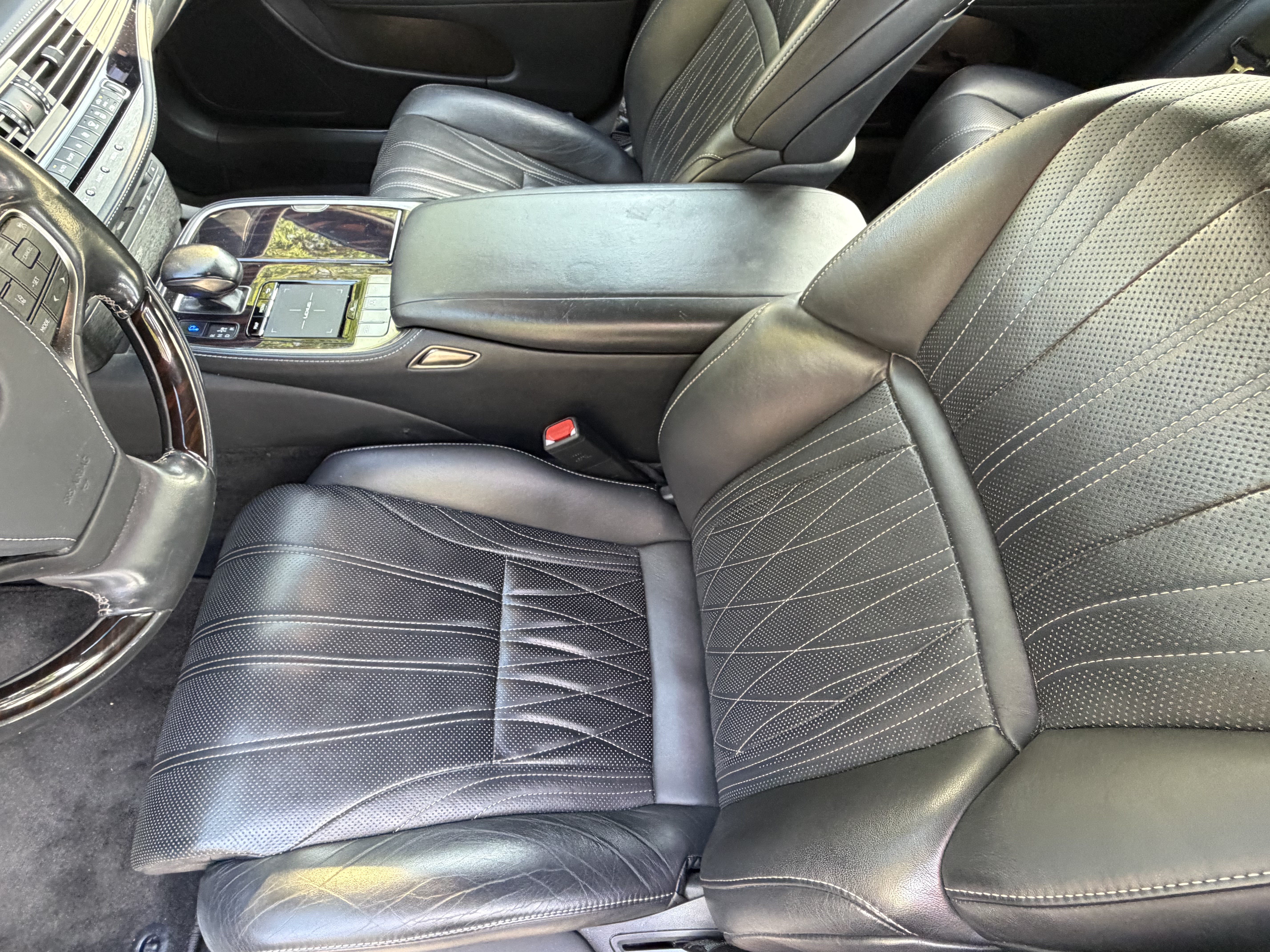 Used 2018 Lexus LS 500 w/ Interior Upgrade Package RWD image 17
