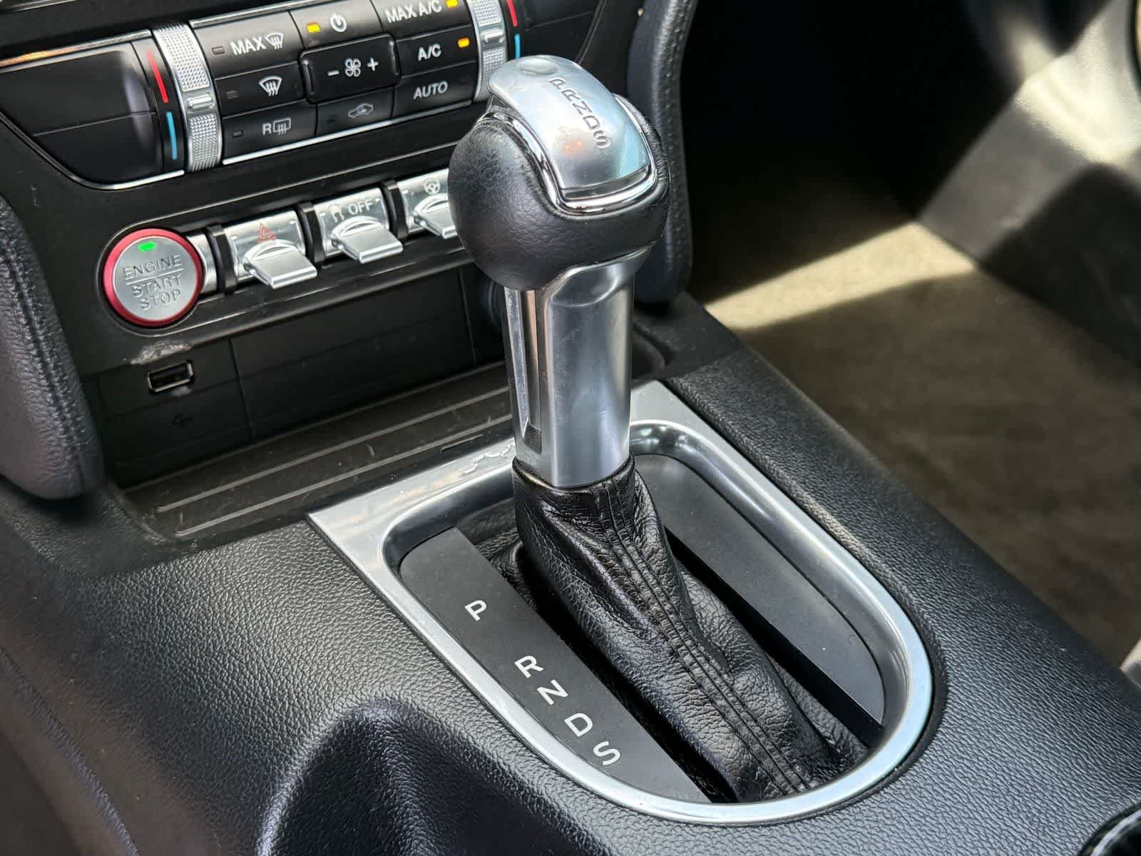 Used 2018 Ford Mustang Coupe w/ Equipment Group 101A RWD image 20