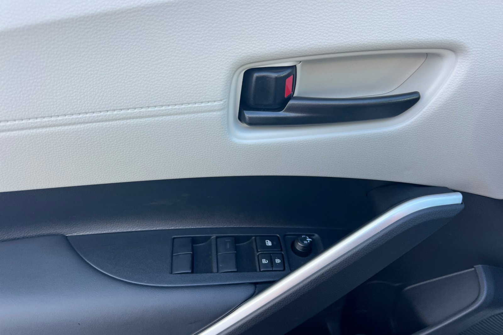 New 2026 Toyota Corolla Cross LE w/ Cold Weather Package image 8