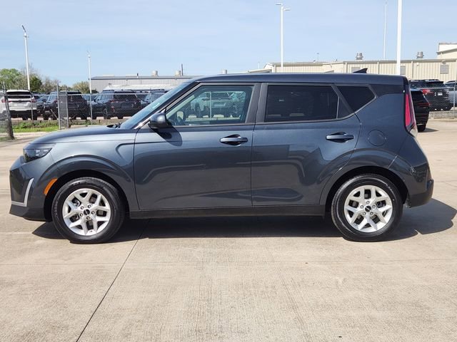 Used 2025 Kia Soul LX FWD image 4