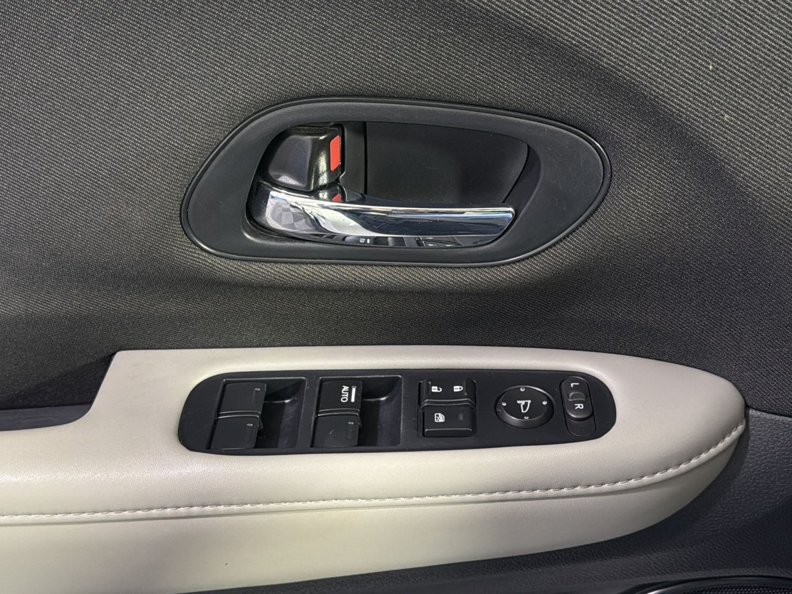 Used 2022 Honda HR-V LX image 33