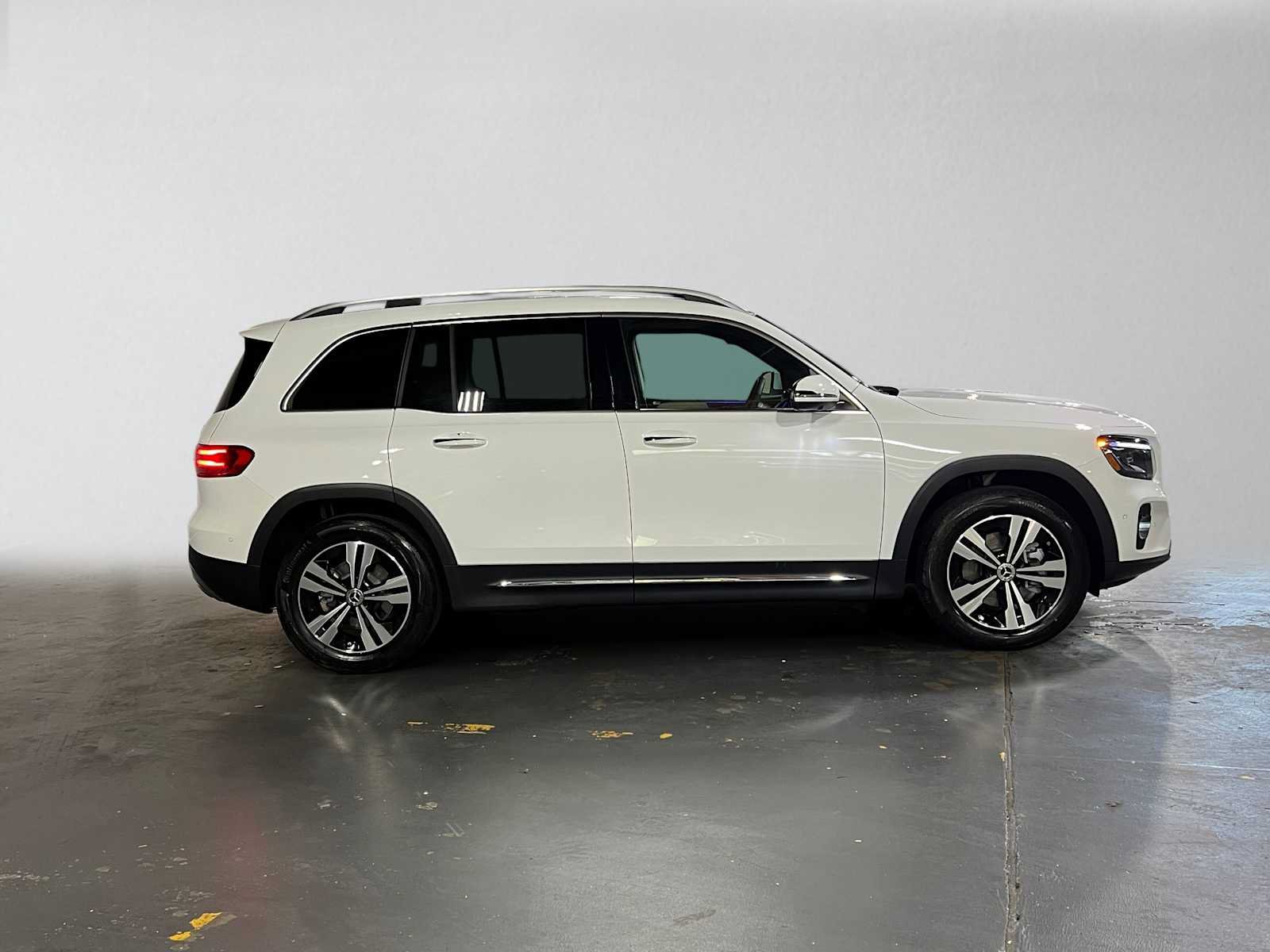 Certified 2026 Mercedes-Benz GLB 250 4MATIC image 2