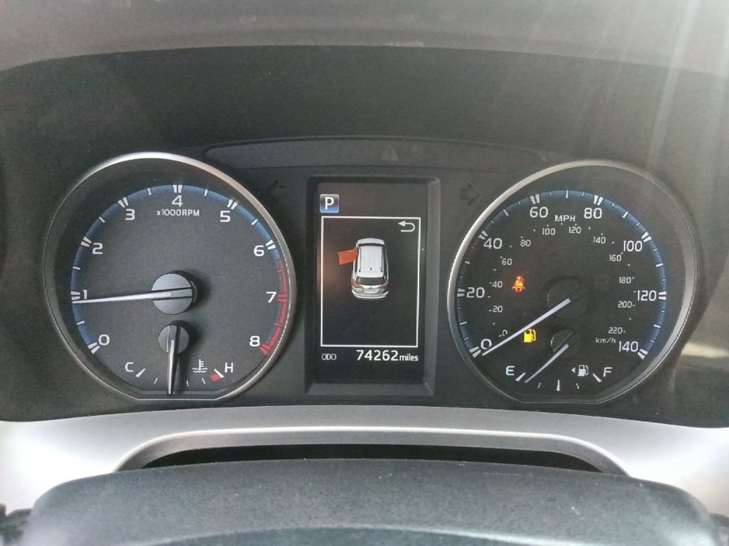 Used 2018 Toyota RAV4 LE FWD image 20