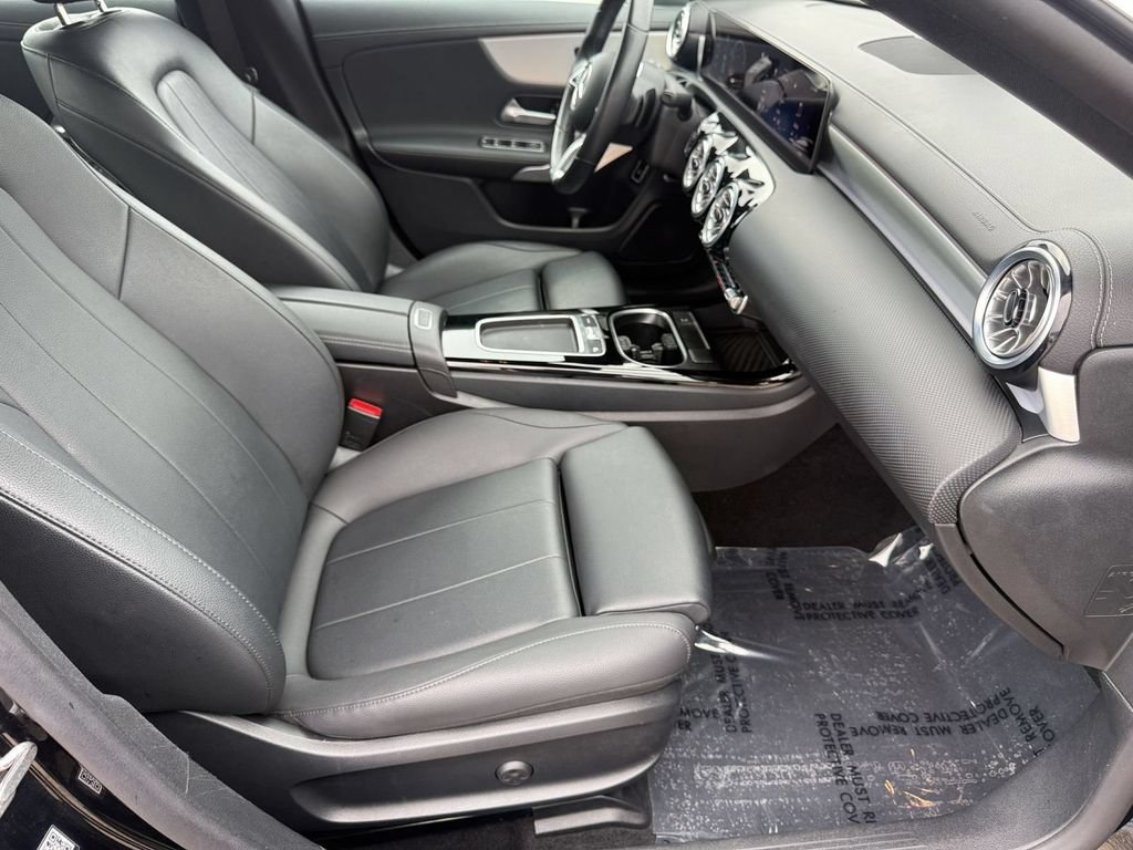 Used 2025 Mercedes-Benz CLA 250 4MATIC image 31