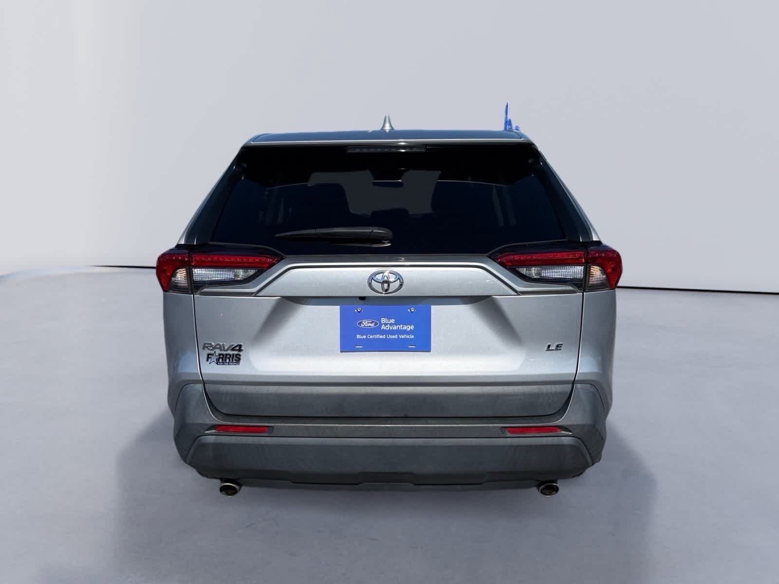 Used 2022 Toyota RAV4 LE FWD image 4