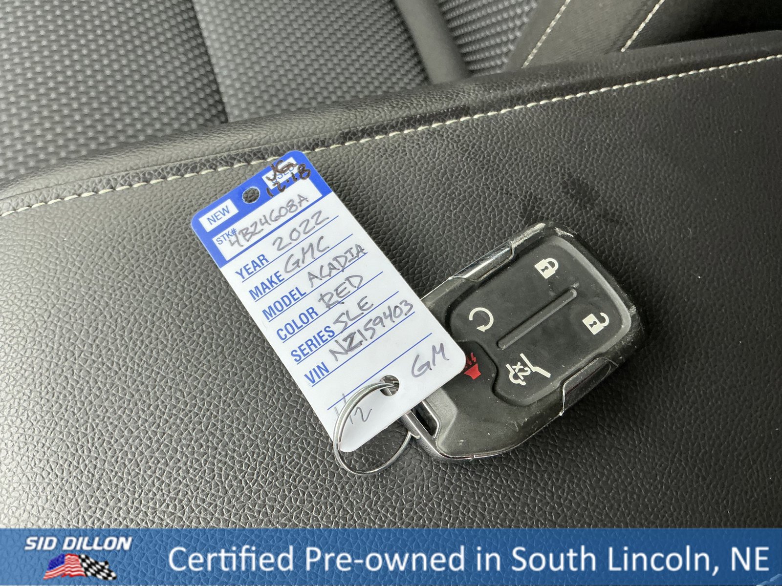 Used 2022 GMC Acadia SLE w/ Driver Convenience Package image 9