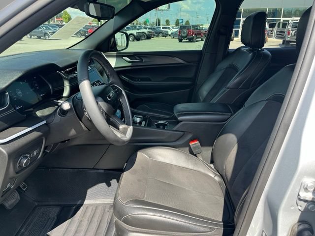 Used 2024 Jeep Grand Cherokee Altitude AWD/4WD image 5