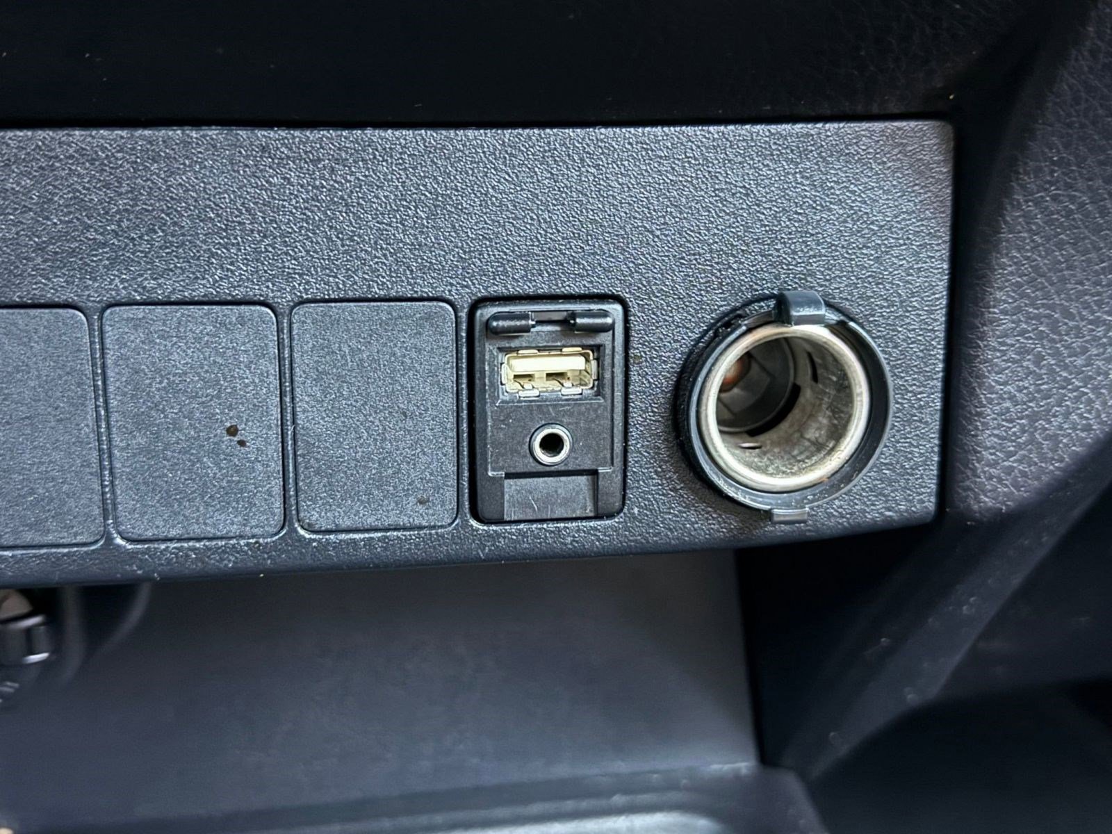 Used 2013 Toyota RAV4 LE image 28
