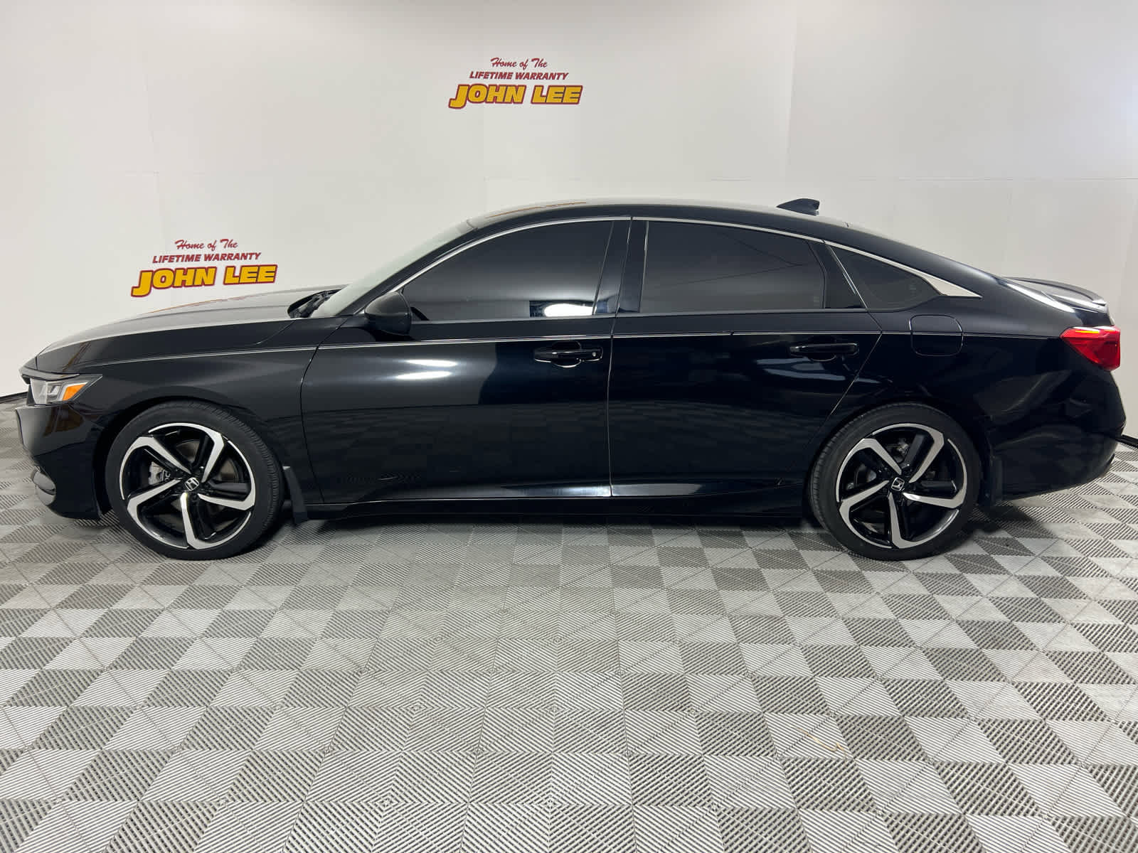 Used 2019 Honda Accord Sport image 2