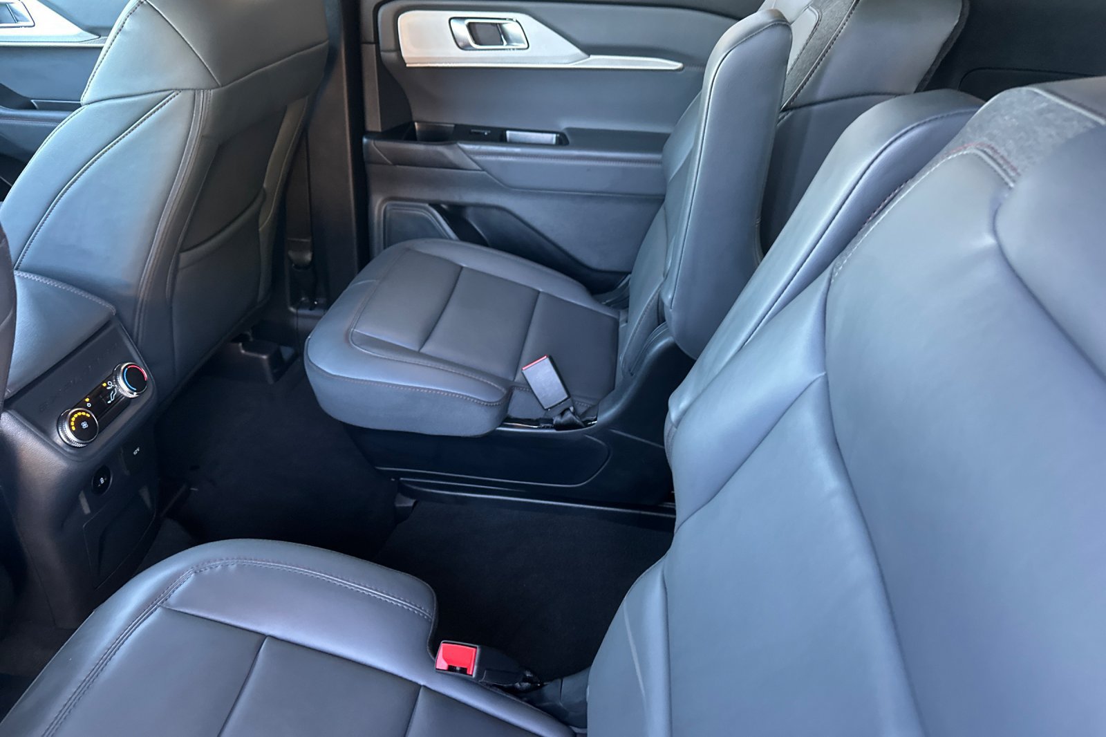 New 2027 Ford Explorer Active w/ Active Comfort Package RWD image 12