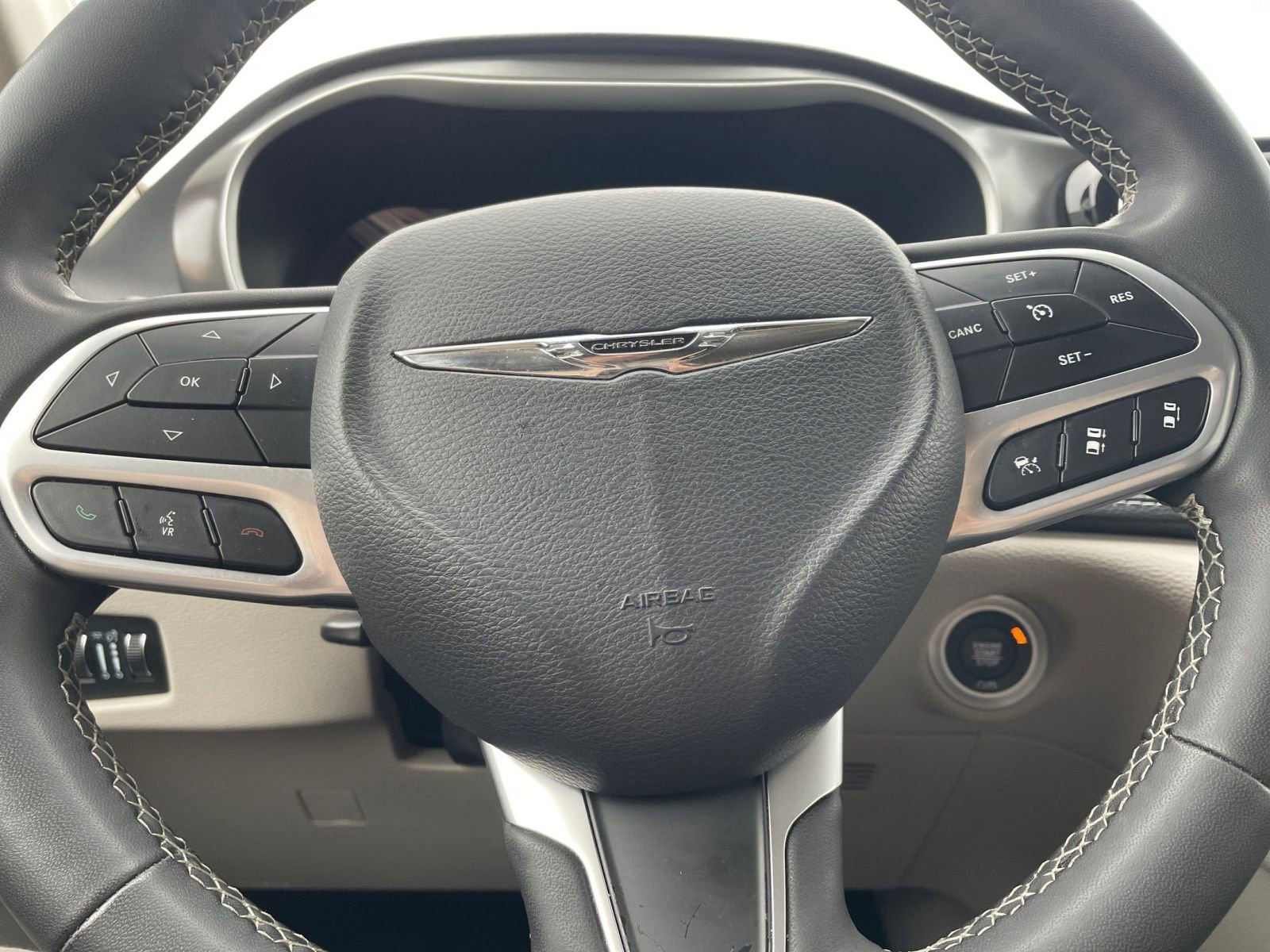 Used 2023 Chrysler Pacifica Touring-L image 30