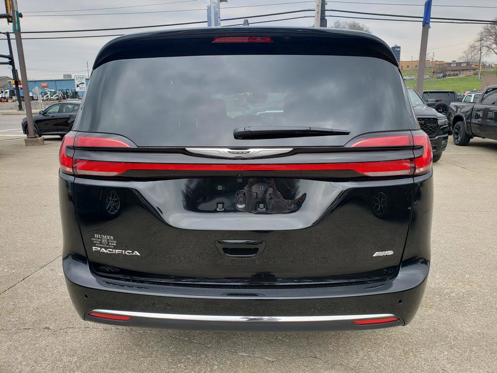 New 2026 Chrysler Pacifica Select image 4