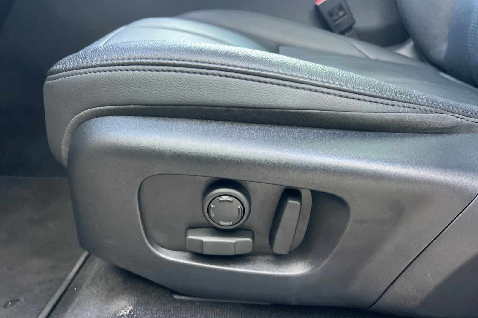 Used 2024 Land Rover Range Rover Evoque Dynamic SE image 14