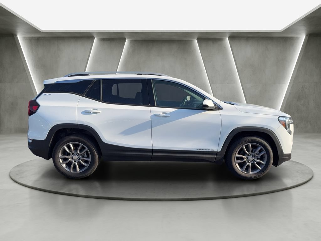 Used 2024 GMC Terrain SLT AWD/4WD image 8